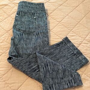 INSIGHT NAVY AND WHITE  DETAILED CROP SIZE 8 WOMENS